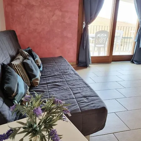 In Cutro Mit Kleinem Garten