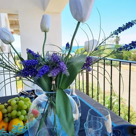 In Cutro Mit Kleinem Garten Apartment